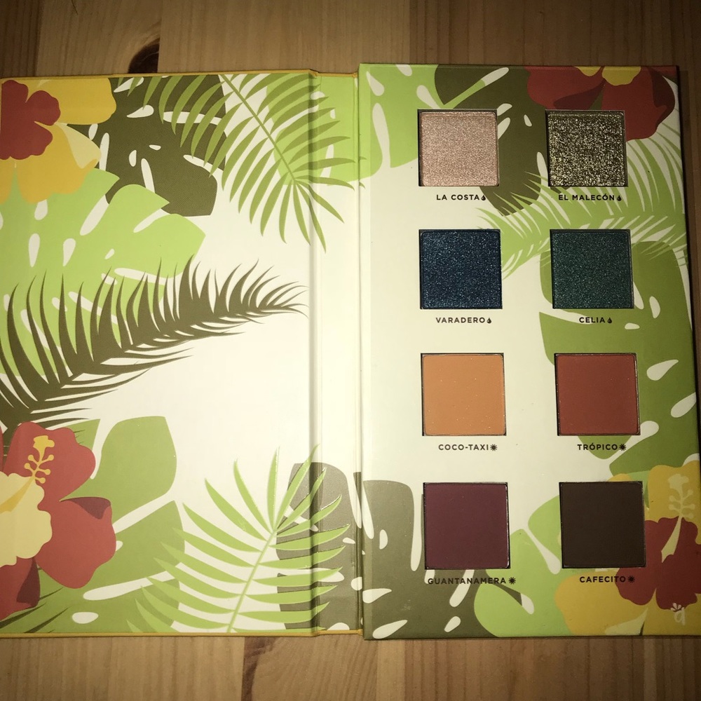 Alamar Reina Del Caribe eyeshadow palette